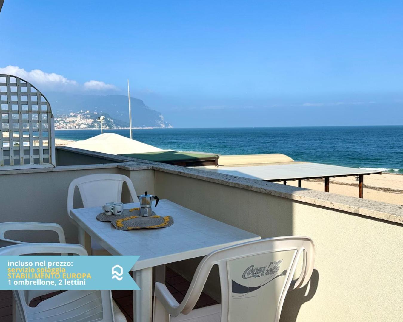Rs321 - Marcelli, Trilocale Fronte Mare Con Spiaggia Inclusa Exterior foto